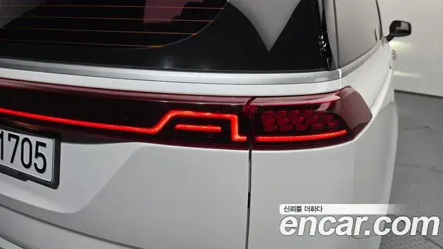 Kia Carnival 2020 — ფოტო 25/31