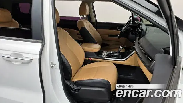 Kia Carnival 2020 — ფოტო 31/31