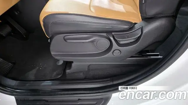 Kia Carnival 2020 — ფოტო 8/31