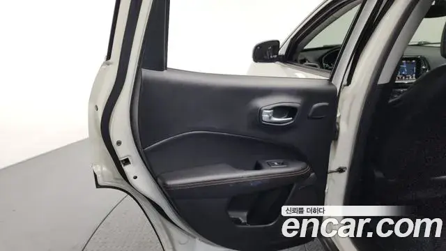 Jeep Compass 2021 — Şəkil 22/36