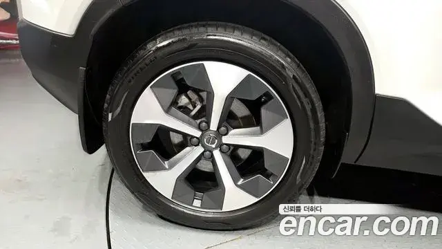 Volvo XC40 2023 — Photo 27/31