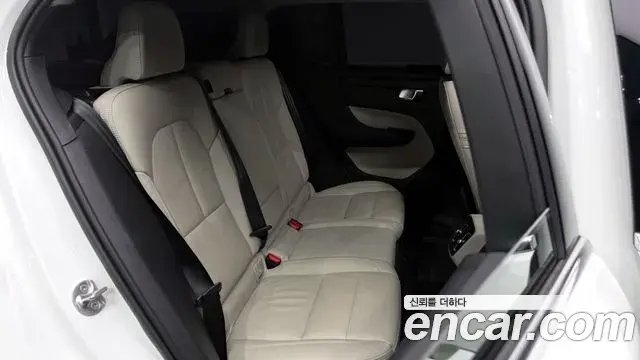 Volvo XC40 2023 — Photo 11/31