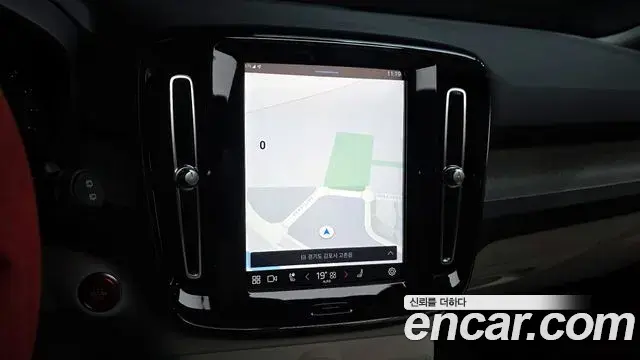 Volvo XC40 2023 — Photo 21/31