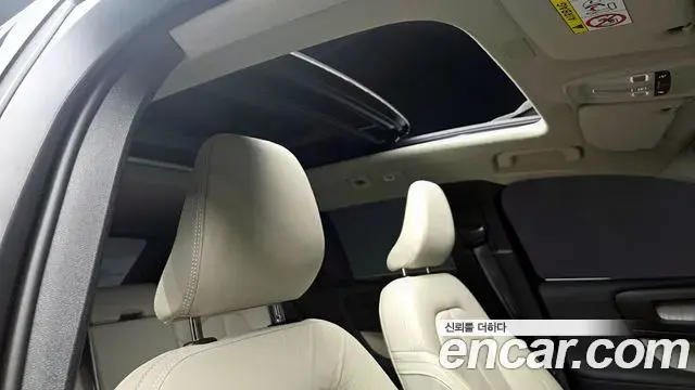 Volvo XC40 2023 — Photo 28/31