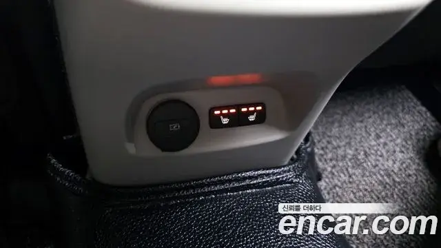 Volvo XC40 2023 — Photo 5/31