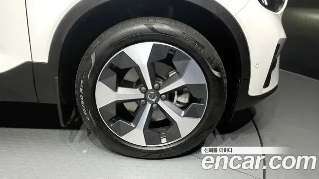 Volvo XC40 2023 — Photo 31/31