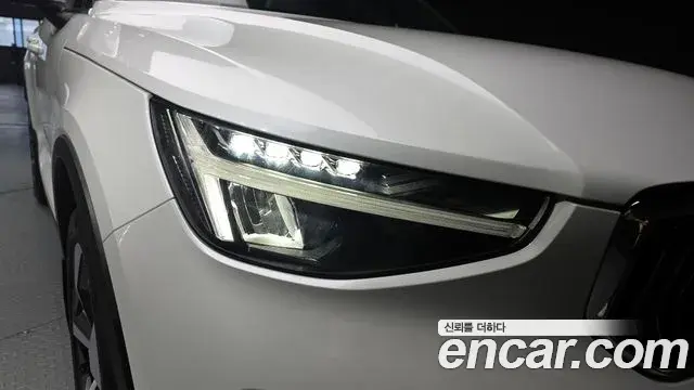 Volvo XC40 2023 — Photo 14/31