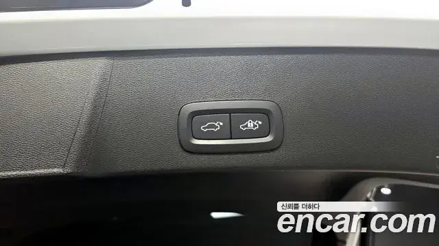 Volvo XC40 2023 — Photo 7/31