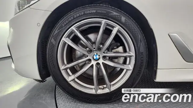 BMW 5 Series 2019 — Şəkil 19/20