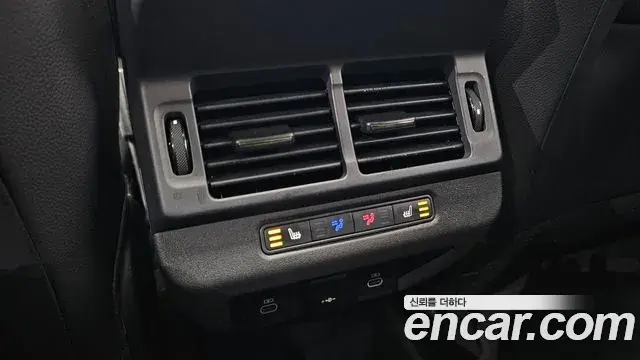 Land Rover Range Rover Evoque 2025 — Фото 17/20