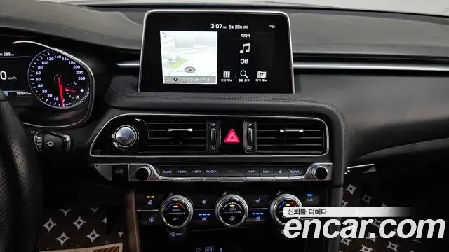 Genesis G70 2018 — Photo 9/33