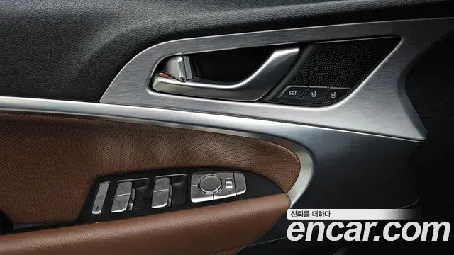 Genesis G70 2018 — Photo 32/33