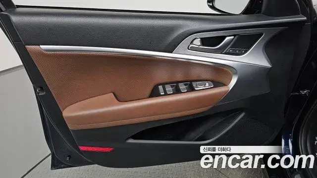 Genesis G70 2018 — Photo 23/33