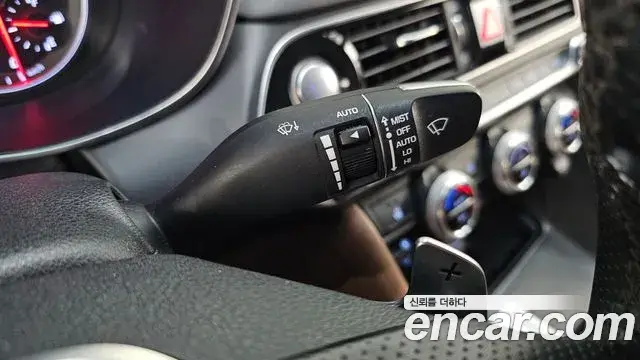 Genesis G70 2018 — Photo 25/33
