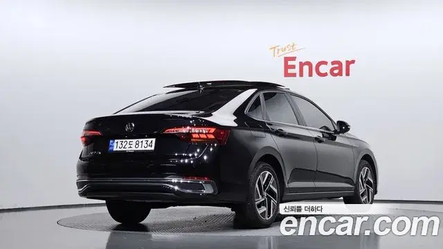 Volkswagen Jetta 2024 — Photo 12/32