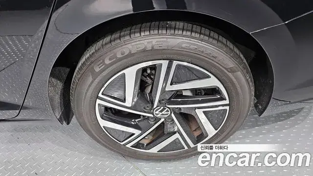 Volkswagen Jetta 2024 — Photo 18/32