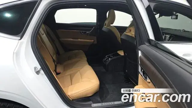 Volvo S90 2024 — ფოტო 30/35