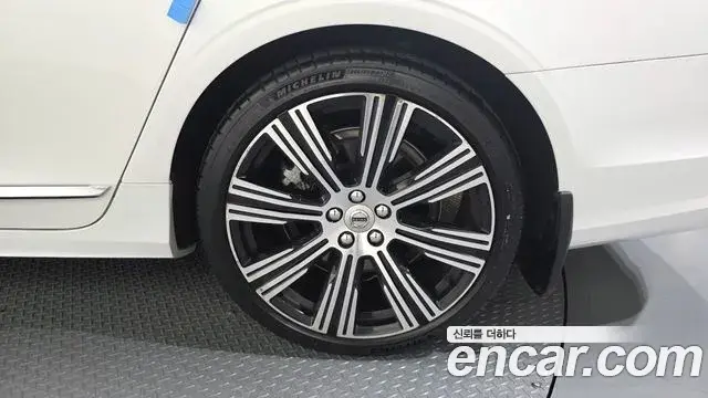 Volvo S90 2024 — ფოტო 32/35