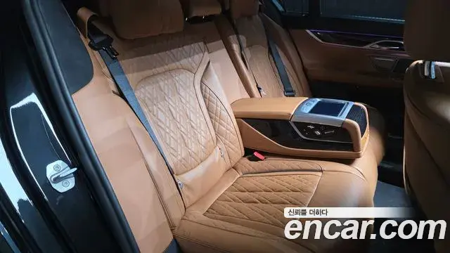 BMW 7 Series 2021 — Фото 11/20