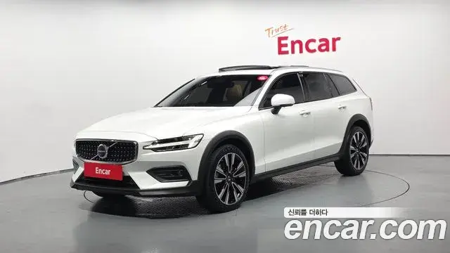 Volvo V60 Cross Country 2023 — Фото 9/20