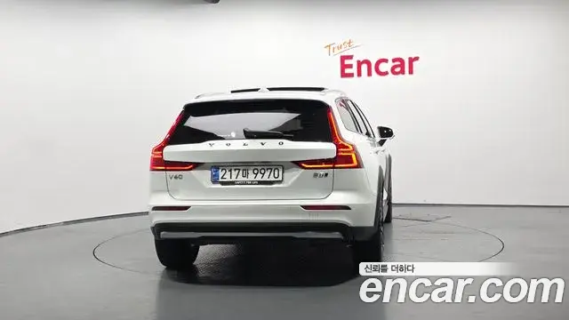 Volvo V60 Cross Country 2023 — Фото 3/20