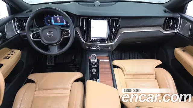 Volvo V60 Cross Country 2023 — Фото 10/20