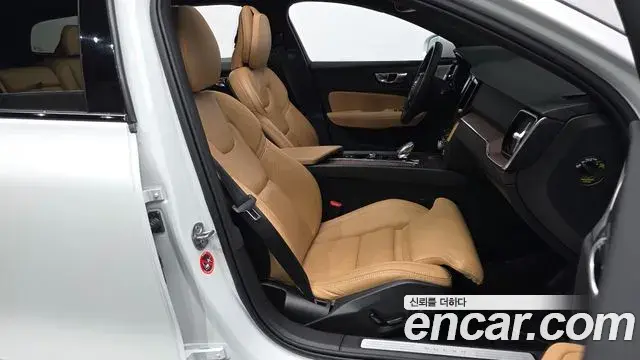 Volvo V60 Cross Country 2023 — Фото 11/20