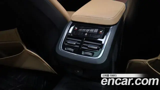 Volvo V60 Cross Country 2023 — Фото 19/20