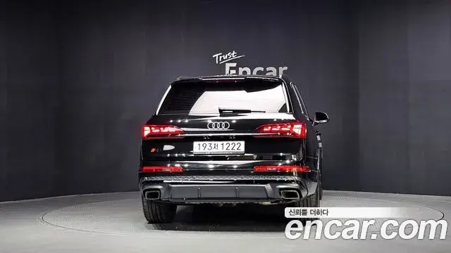 Audi Q7 2024 — Photo 4/20