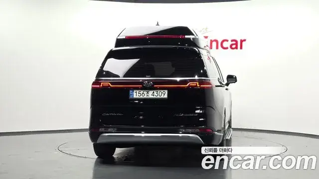 Kia Carnival 2021 — ფოტო 31/38
