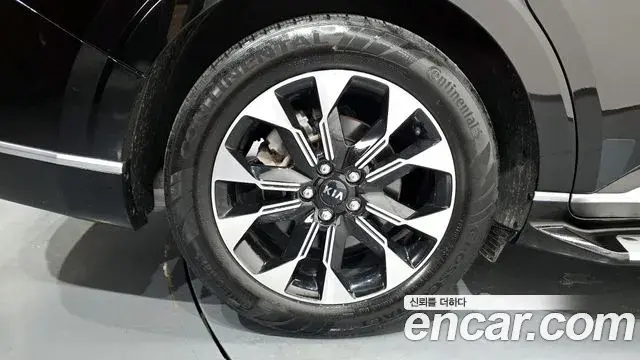 Kia Carnival 2021 — ფოტო 25/38