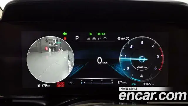 Kia Carnival 2021 — ფოტო 17/38