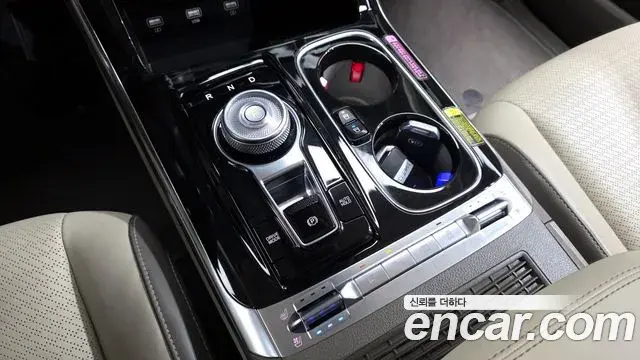Kia Carnival 2021 — ფოტო 27/38