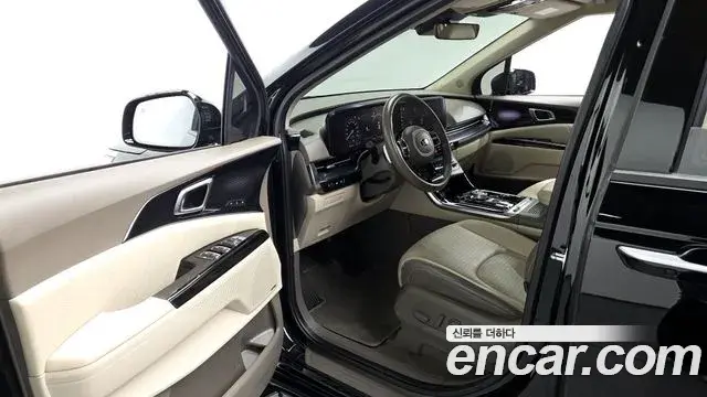 Kia Carnival 2021 — ფოტო 11/38