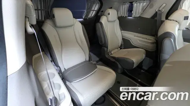Kia Carnival 2021 — ფოტო 37/38