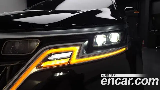 Kia Carnival 2021 — ფოტო 15/38