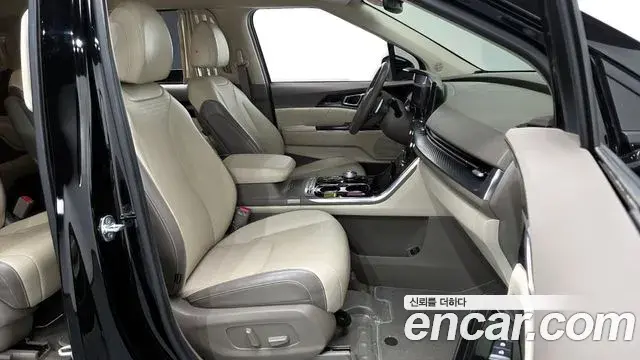 Kia Carnival 2021 — ფოტო 26/38