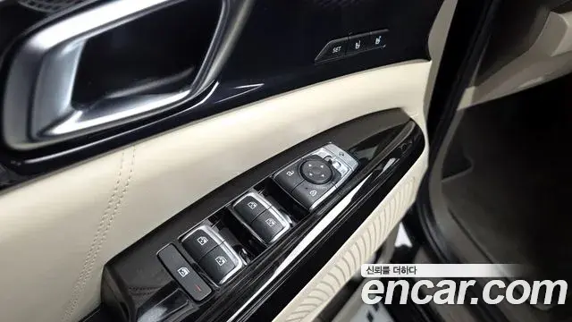 Kia Carnival 2021 — ფოტო 23/38
