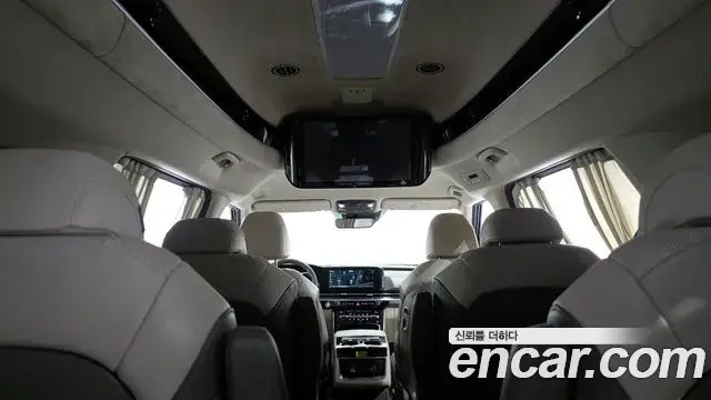 Kia Carnival 2021 — ფოტო 21/38