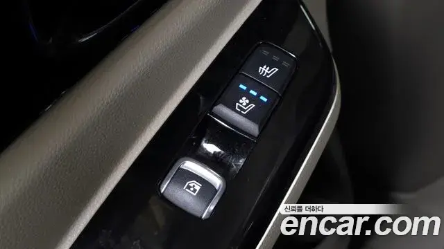 Kia Carnival 2021 — ფოტო 9/38