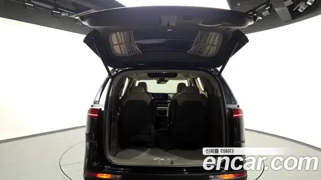 Kia Carnival 2021 — ფოტო 29/38