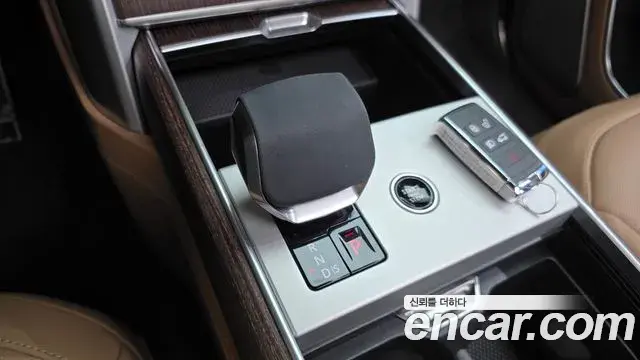 Land Rover Range Rover 2024 — Photo 19/20