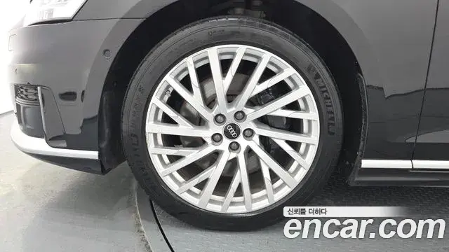 Audi A8 2021 — Photo 29/47