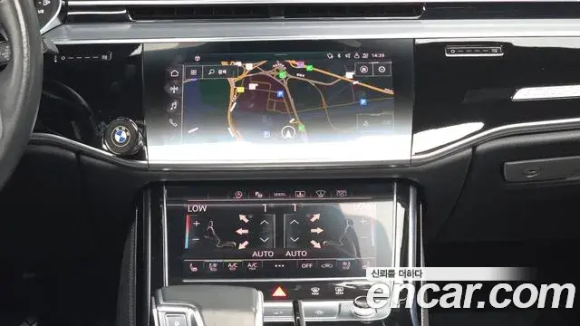 Audi A8 2021 — Photo 8/47