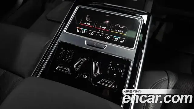 Audi A8 2021 — Photo 33/47