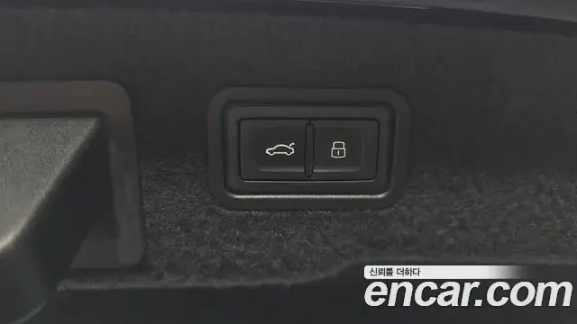 Audi A8 2021 — Photo 13/47