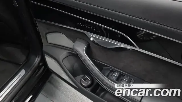 Audi A8 2021 — Photo 12/47