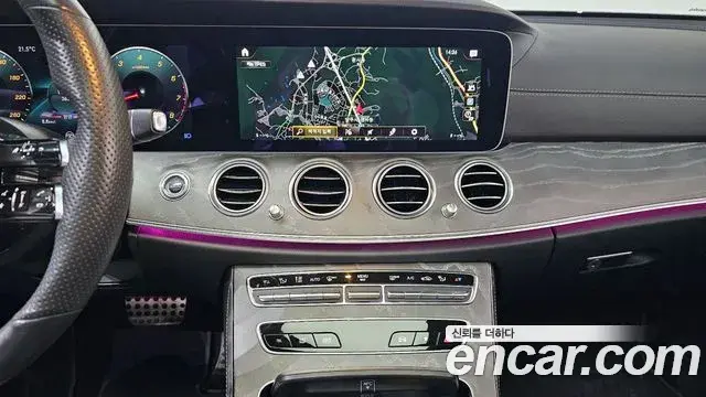Mercedes-Benz E-Class 2022 — Фото 13/20