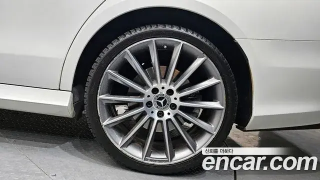 Mercedes-Benz E-Class 2022 — ფოტო 13/32