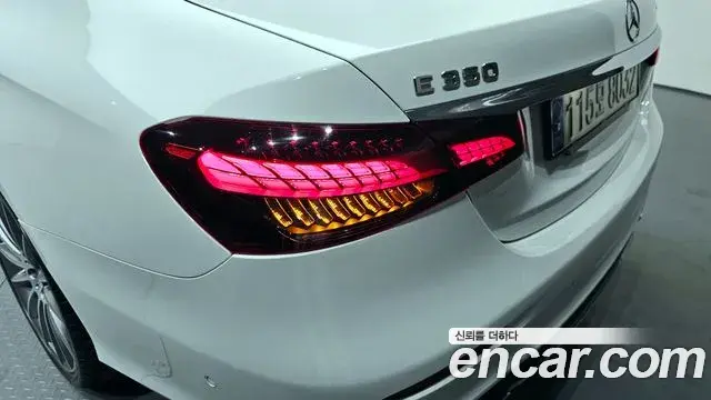 Mercedes-Benz E-Class 2022 — ფოტო 7/32